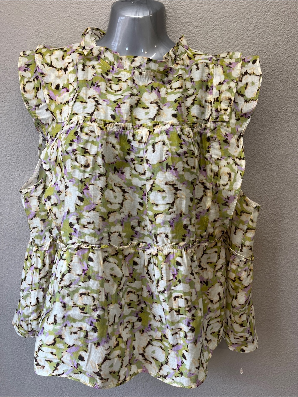 MELLODAY Floral Ruffled Sleeveless Blouse in White, Green, Purple